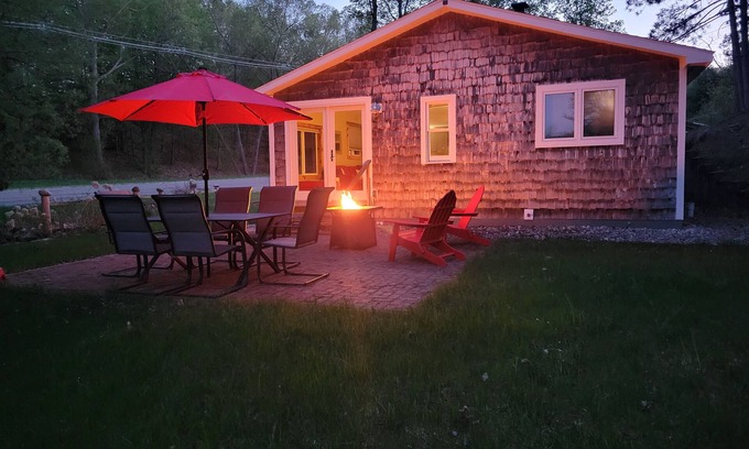 Lake Leelanau Cabaña | Creekside Private 2 Bedroom Ranch on 3 Acres