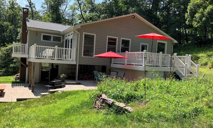 Woxall Casa | Creekside Retreat-spacious cottage nestled in the wildflowers and lush woods