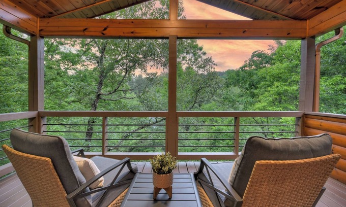 McCaysville Cabina | Creekside Soaks, Swimming Hole Splashes, & a Hidden Waterfall - The Overlook on Fightingtown