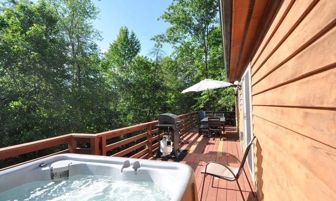 Berkeley Springs Casa | Creekview Cabin - A Perfect Escape