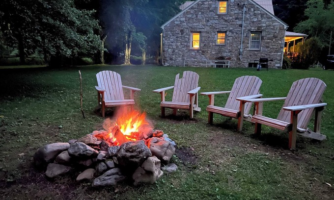 Damascus Cabaña | Creeper Trail|King Bed|Pets OK|AT|Grayson|Home