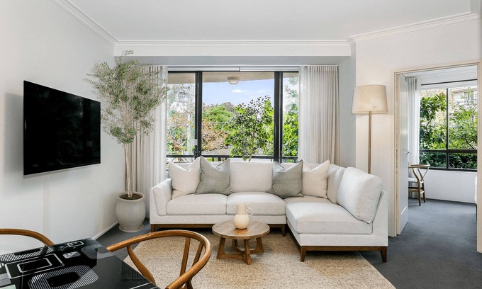 Cremorne Apartamento | Cremorne- BEN19 - Ben Boyd Road - Stylish 1-Bed Apartment with Courtyard, Parking Easy City Access