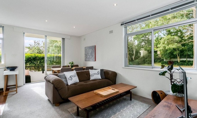 Cremorne Apartamento | Cremorne - YNG03 - Young Street - Bright 1BR Ground Floor Apartment with Balcony Parking in Quiet Cremorne Location
