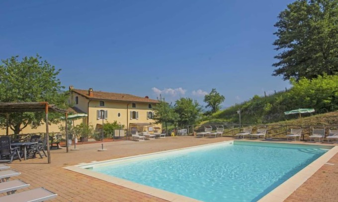 Serravalle Pistoiese Apartamento | Crepuscolo by Interhome