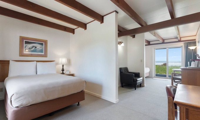 Bertsch-Oceanview Casa | Crescent Beach Motel