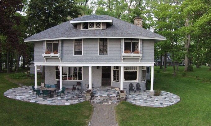 Waverly Beach Cabaña | Crescent Beach Cottage (Ontario / Buffalo) Lake Front