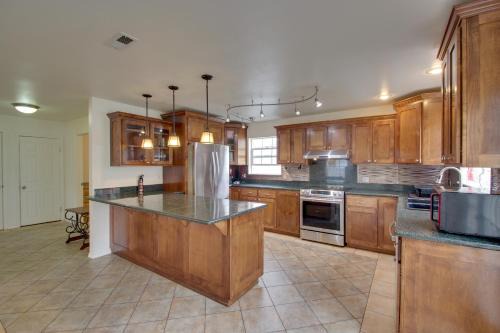 Crescent City North Casa | Crescent City Home with Hot Tub Half-Block to Beach