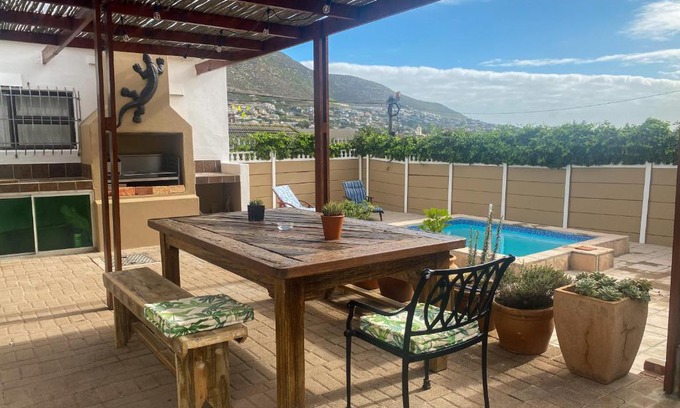 Fish Hoek Casa | Crescent Corner Vacation Home