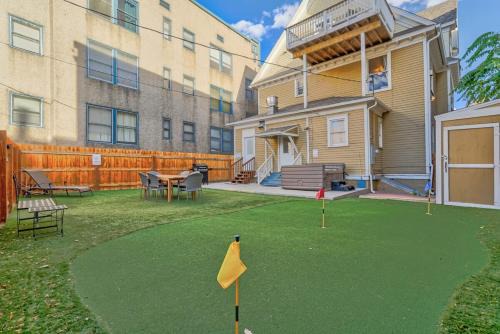 Central Colorado Springs Casa | Crescent Mansion - Golf Hot Tub BBQ Skyline Views