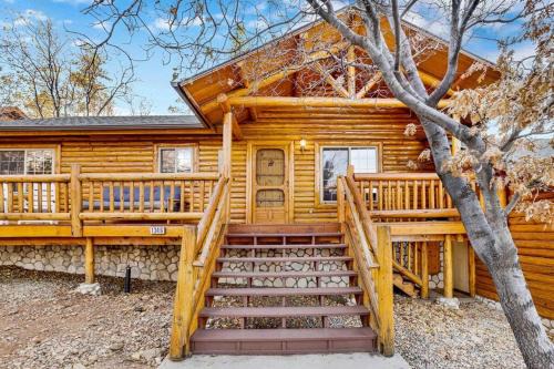 Upper Moonridge Casa | Crescenta Pines Resort Log Cabin~ Hot Tub~ Games~