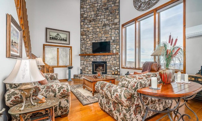 Sugar Mountain Hotel | Crest 100A