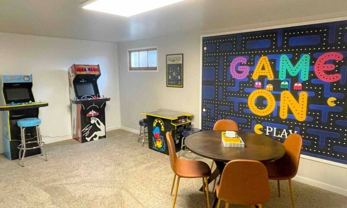 South Perry District Apartamento | Perfect for groups-Theater & Arcade close to dwtn!