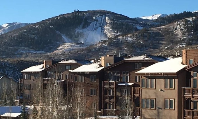 Kimball Junction Condominio | Park City grande 2BR / 2. 5BA con loft, excelentes vistas y ubicación