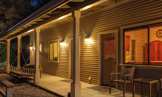 Murphys Cabaña | Crestview Pond Estate Cottage: A Pet-Friendly Retreat