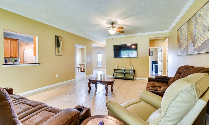 Crestview Casa | Crestview Vacation Rental: Day Trip to Destin!