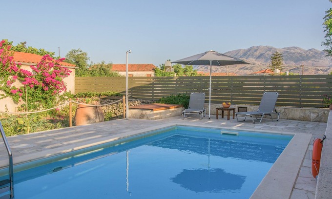 Apokoronas Villa | Villa Rouga Auténtica cabaña tradicional cretense con piscina en un lugar tranquilo