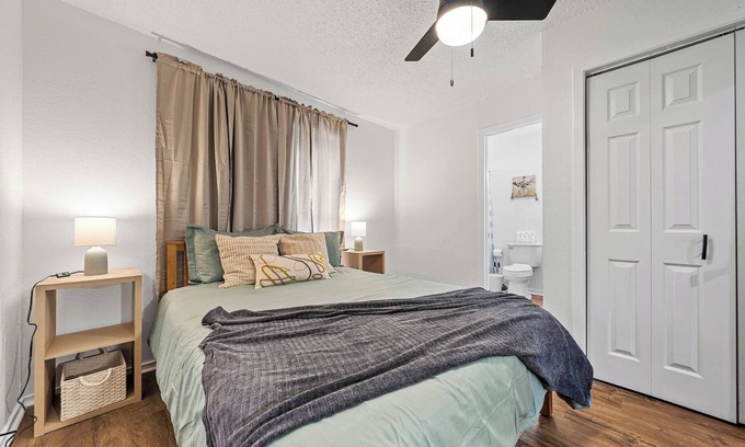 University Casa | -