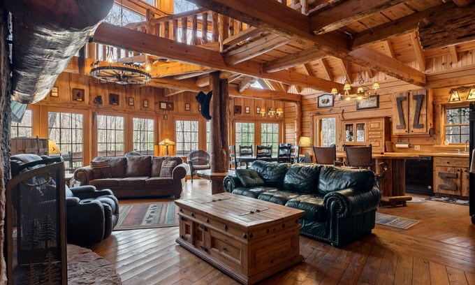 Oneida Cabina | Crickett Lane - 8 Stall Horse Barn