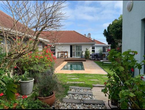 Bloubergstrand Casa | Crinum House and cottages in Bloubergstrand