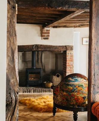 Canterbury Casa | Crippens, Beams, Velvety , Historic very Central Free Parking & EV