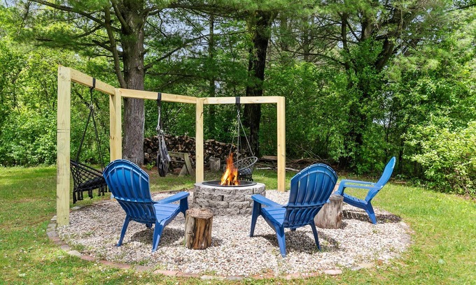 Wautoma Casa | Last Lake Days - Hot Tub Pontoon SUPs Firepit Fun