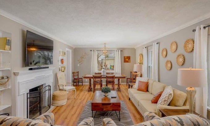Appleton Casa | Crisp AND Clean 4 bedroom 2 bath sleeps 9