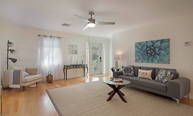 Old Northwood Historic District Casa | Crisp Coastal Home - Uber Popular Northwood Neighborhood of West Palm Beach