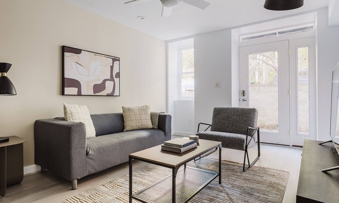 Adams Morgan Apartamento | Crisp Dupont Circle 1BR nr. U Street, Metro & Glen’s Mkt, by Blueground