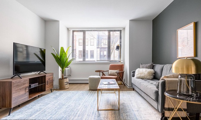 Gold Coast Apartamento | Crisp Gold Coast 1BR nr. Mariano Park & Oak St. Beach, by Blueground