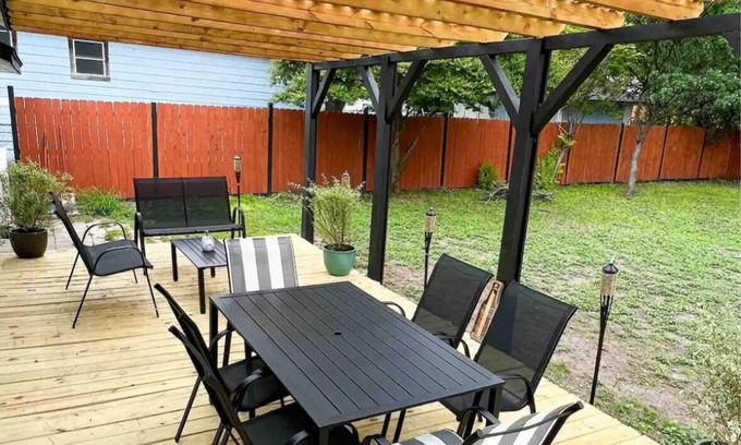 Arena District Casa | Crockett’s Place steps from Frost Bank Center, near The Pearl and Downtown