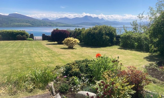 Lairg Casa | Crofters Cottage at 100 Midtown
