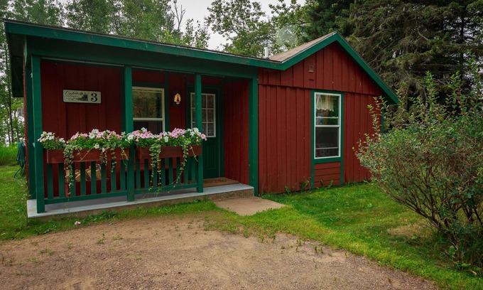 Croftville Cabaña | Croftville Road Cottages # 3. En la orilla del lago superior. Acogedor y Romántico.