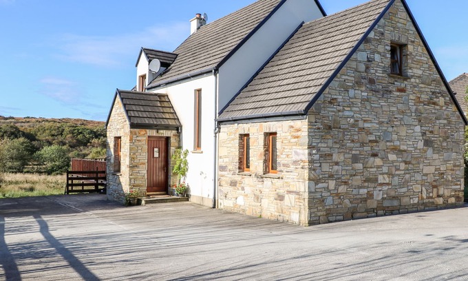 Crolly Casa | CROLLY HOME, pet friendly, with open fire in Crolly, County Donegal
