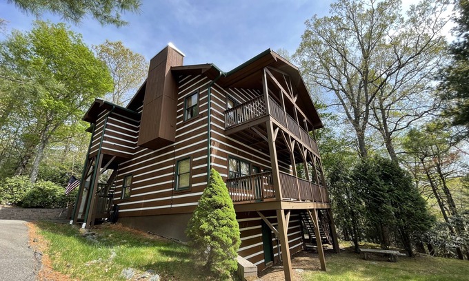 Boone Cabina | Crooked Feather @ River Ridge Awaits You!