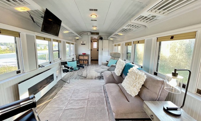 Conway Apartamento | Crooked Lake Express | Original train car of Grand Trunk Western 2579