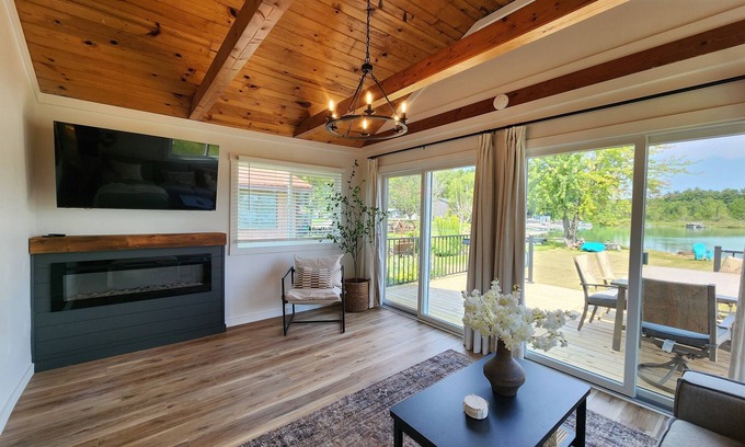 Sheridan Cabaña | Crooked Lake lakefront lot-lakeside firepit-kayaks