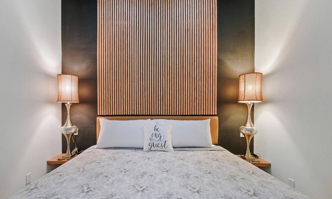 Carthage Apartamento | Crossroads Suite: Steps Away from Historic Rt. 66 and Carthage Square