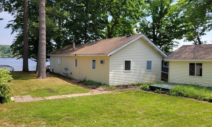 Newaygo Cabaña | Croton Pond Cottage and dock- pet friendly!