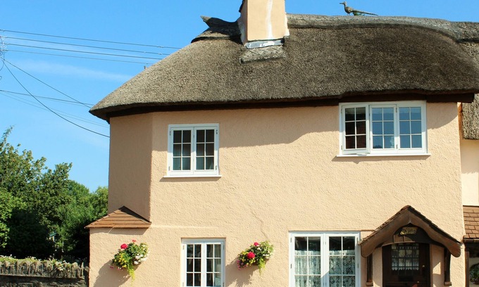 Exford Casa | Crown Cottage is a picture postcard thatched, self catering holiday cottage