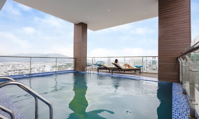 Tran Phu Beach Hotel | Crown Hotel Nha Trang