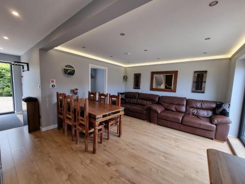 George Green Casa | Crown Meadow - 4 Bedroom House - Heathrow - ExcellentStays
