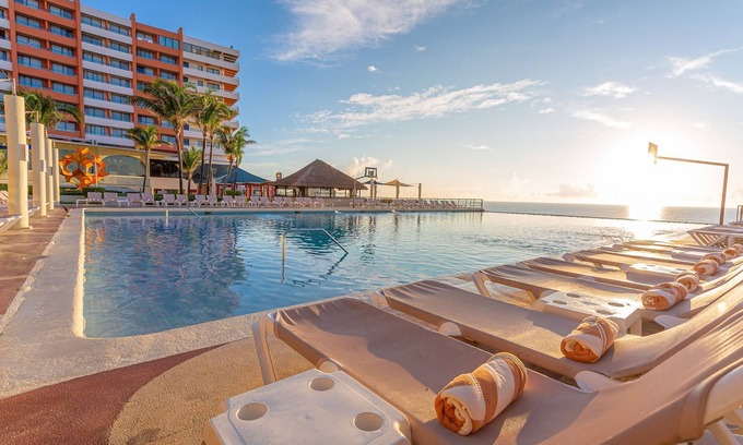 Zona Hotelera Complejo | Crown Paradise Club Cancun All Inclusive
