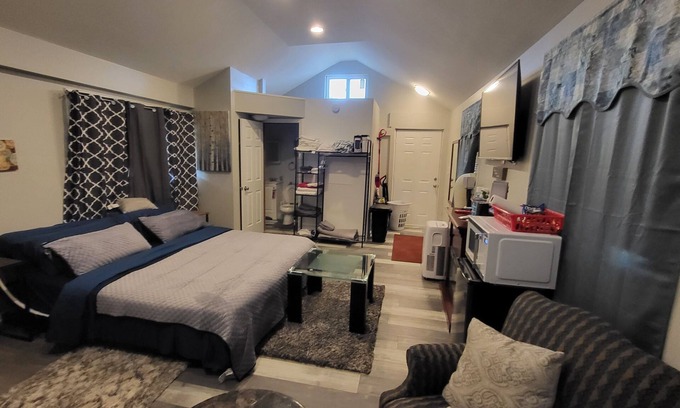 Garfield Heights Casa | Crown royal presidential suite and fitness center