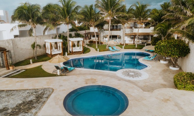 Puerto Morelos Villa | Crown Villa - Luxury Beachfront 8 bedroom property
