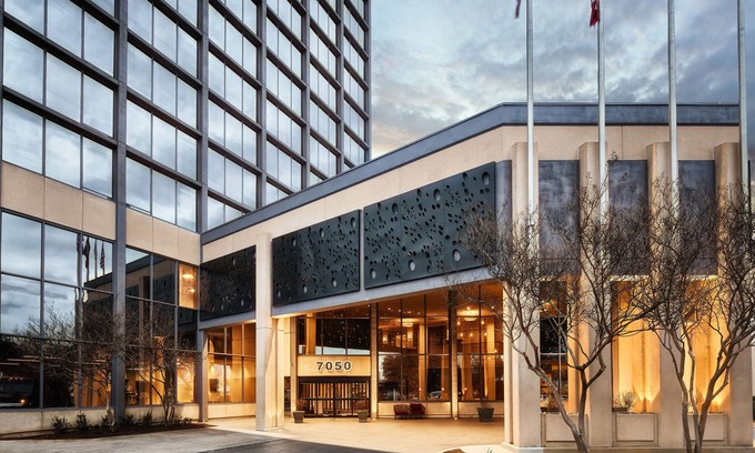 Dallas Hotel | Crowne Plaza Dallas Market Ctr - Love Field by IHG