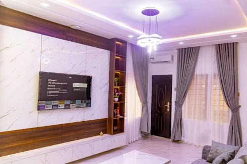 Lagos Apartamento | Crowned Crest Apartments