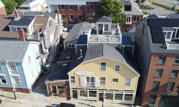 New Bedford Apartamento | Nido de cuervo. Distrito histórico del centro de New Bedford. VISTAS AL PUERTO!