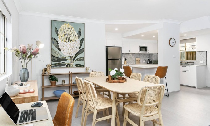 Crows Nest Casa | Crows Nest - ER138 - Ernest Street - Stylish townhouse, spacious layout, walk to shops and transport.