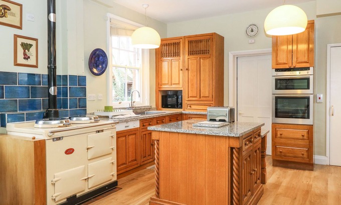 North Walsham Cabaña | CROYLANDS, pet friendly, character holiday cottage in North Walsham