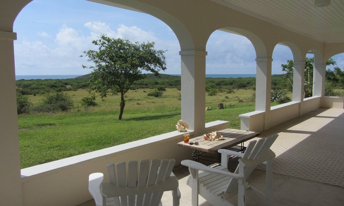 Estate Diamond Keturah Casa | Cruzan Clásico - Un precioso refugio de 6 acres para compartir con amigos y familiares